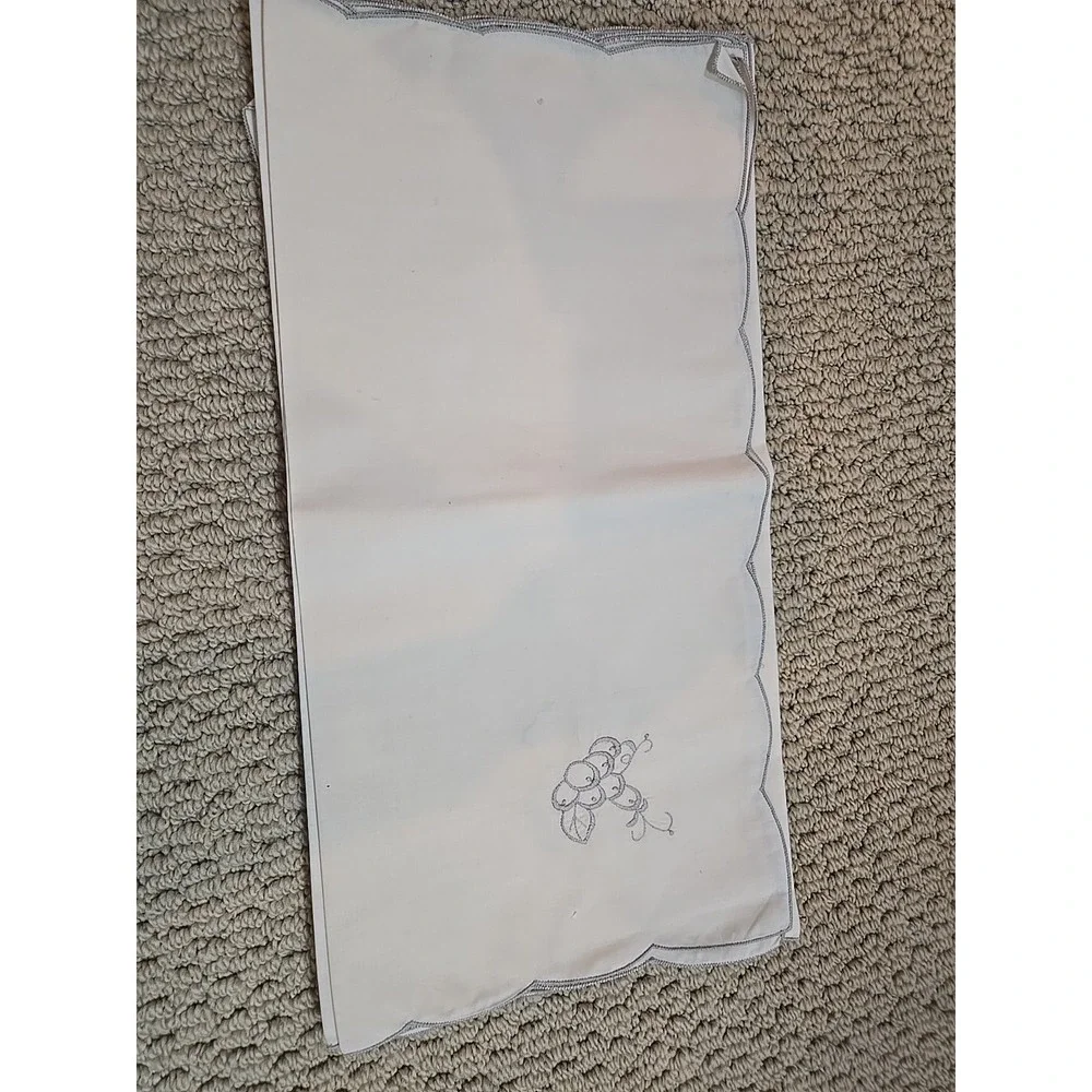 Italian  Embroidered and Cutwork Linen Tablecloth Floral  84